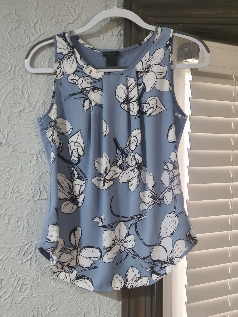 Ann Taylor Petite floral blouse  Light Blue Floral Sleeveless Camisole